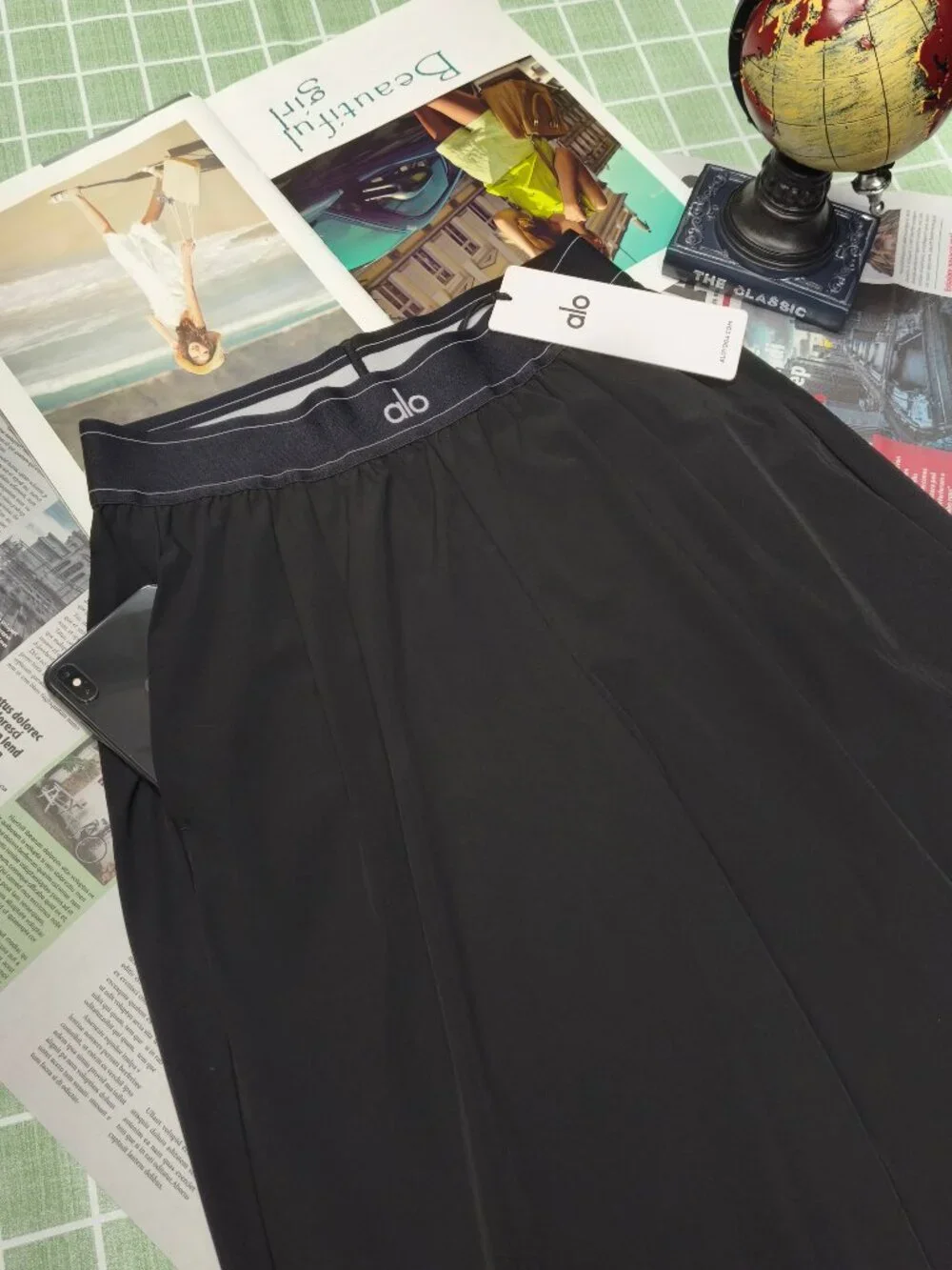 NWT Alo Yoga 30